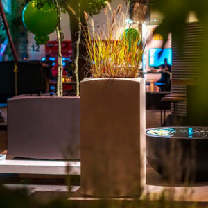 Kaareva Corten-istutusastia