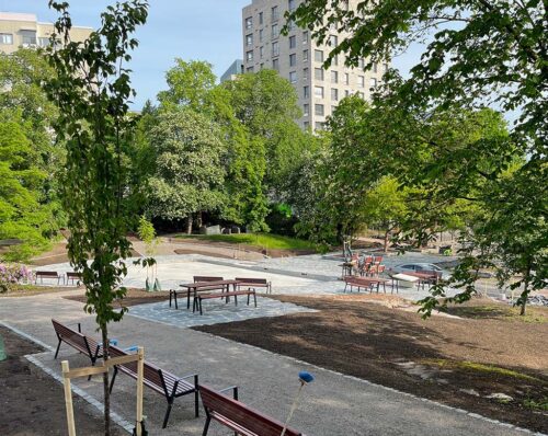 Plantobelly-kosteusanturin asennus Vallilan puistossa Helsingissä